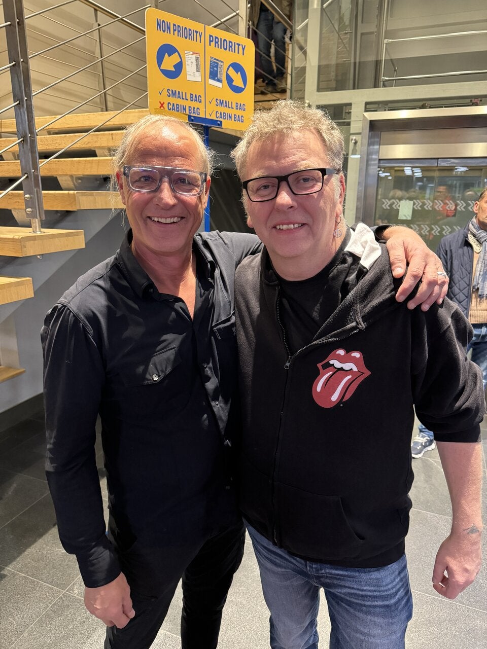 Oben Ohne bei Minus Graden - so heiß feierten unser Fans das Team in Estland