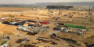 Auf Google-Baustelle in Kronstorf stehen nach Razzia Bagger still