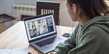 Oberstufen sollen bis Weihnachten im Home-Schooling bleiben | Keine Lockerung bei &Auml;lteren