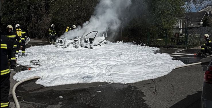 Massiver Autobrand in Oed