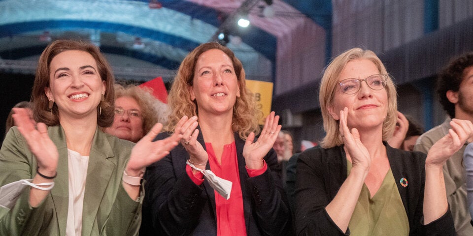 Mega-Wirbel um Maskenshow auf VdB-Wahlparty