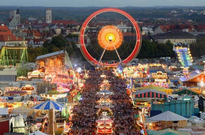 Oktoberfest---Abendstimmung