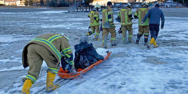 Oma versank im Schlamm und steckte stundenlang fest