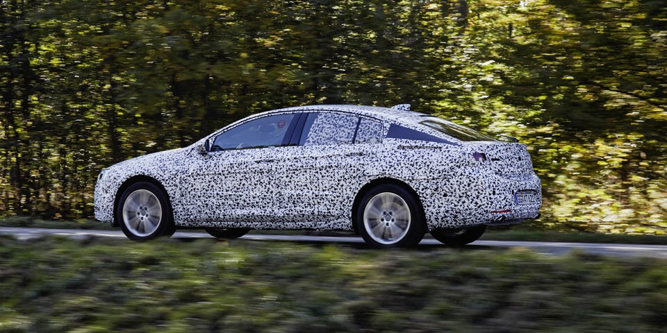 Opel jagt neuen Insignia durch die „Grüne Hölle“