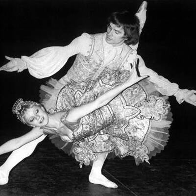 Rihanna - Queen of Downloads