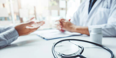 Morddrohung von Corona-Gegnern: &Auml;rztin muss Praxis schlie&szlig;en