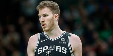 NBA: Jakob Pöltl bleibt bei den Spurs