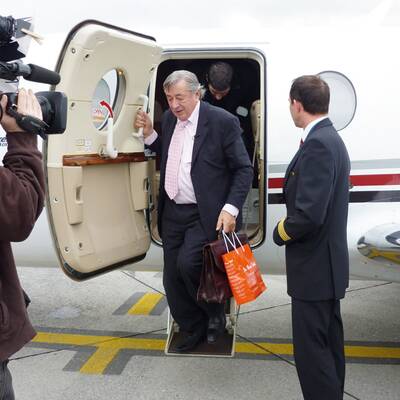 Ruby Rubacuori: Lugners Opernballgast landet in Wien-Schwechat