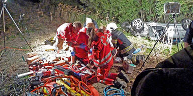 Fu&szlig;baller (30) kracht mit Auto in Zug - tot