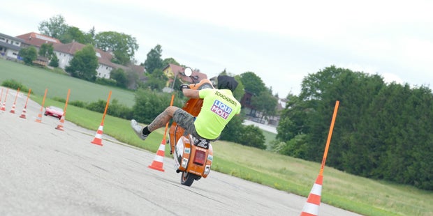 Biker crashen in der Luft: Weltrekord-Versuch endet mit Unfall