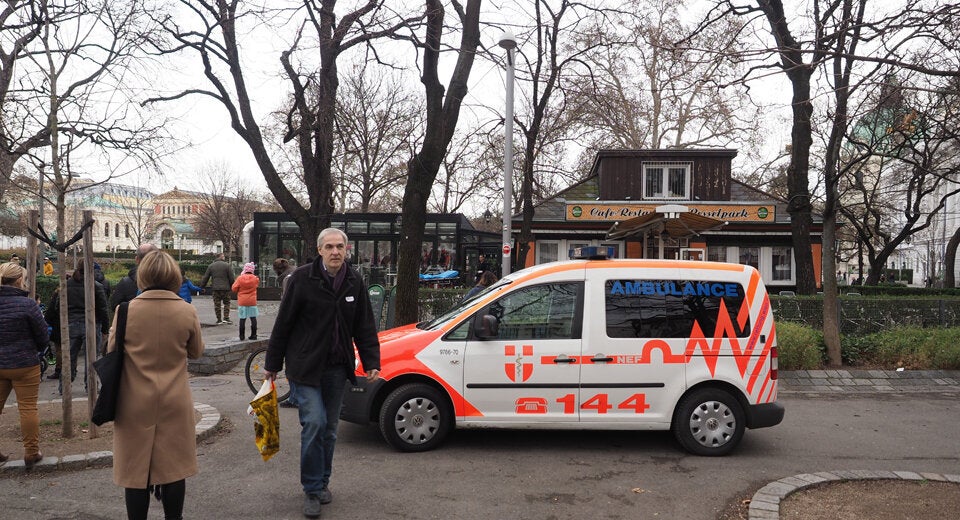 Hubschrauber-Rettungseinsatz am Karlsplatz