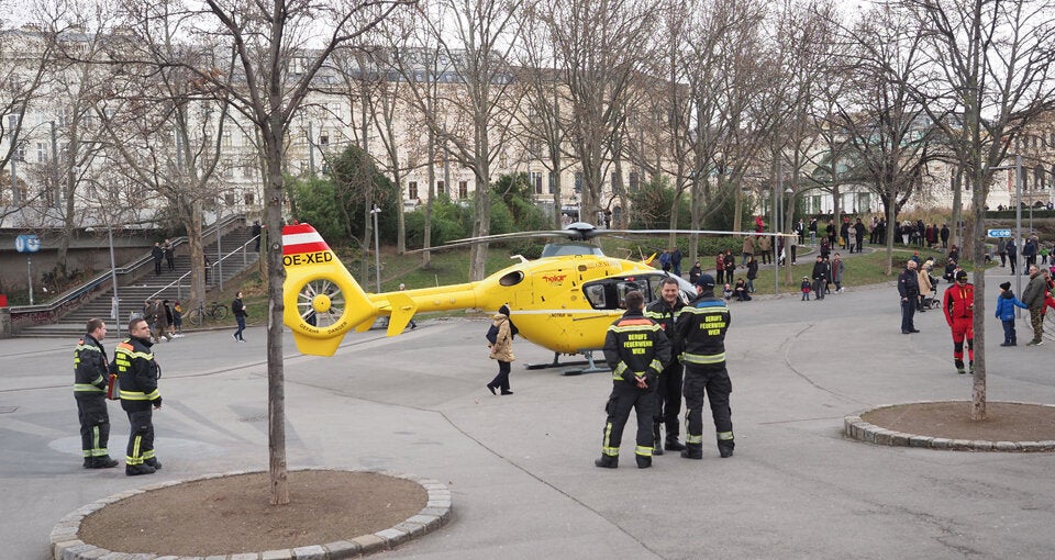 Hubschrauber-Rettungseinsatz am Karlsplatz