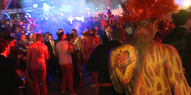 So wild war die Mega- Party im Rathaus