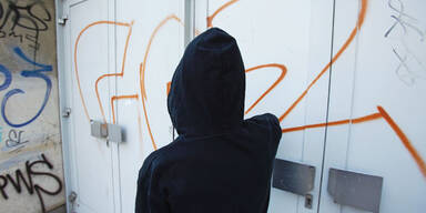 D&uuml;mmste Nazis sprayten "Hittler"