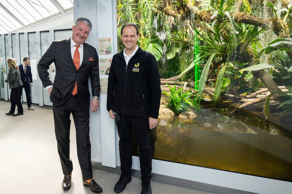 Tiergartendirektor Stephan Hering-Hagenbeck und Kurator Anton Weissenbacher, anlässlich der Eröffnung des neuen Artenschutzhauses am Freitag im Tiergarten Schönbrunn in Wien.