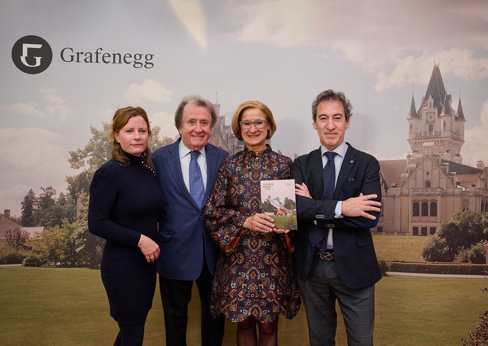 Simone Bamberg, Geschäftsführerin Grafenegg, der Künstlerische Leiter Rudolf Buchbinder, Landeshauptfrau Johanna Mikl-Leitner und Fabián Panisello, Composer in Residence 2025. 
