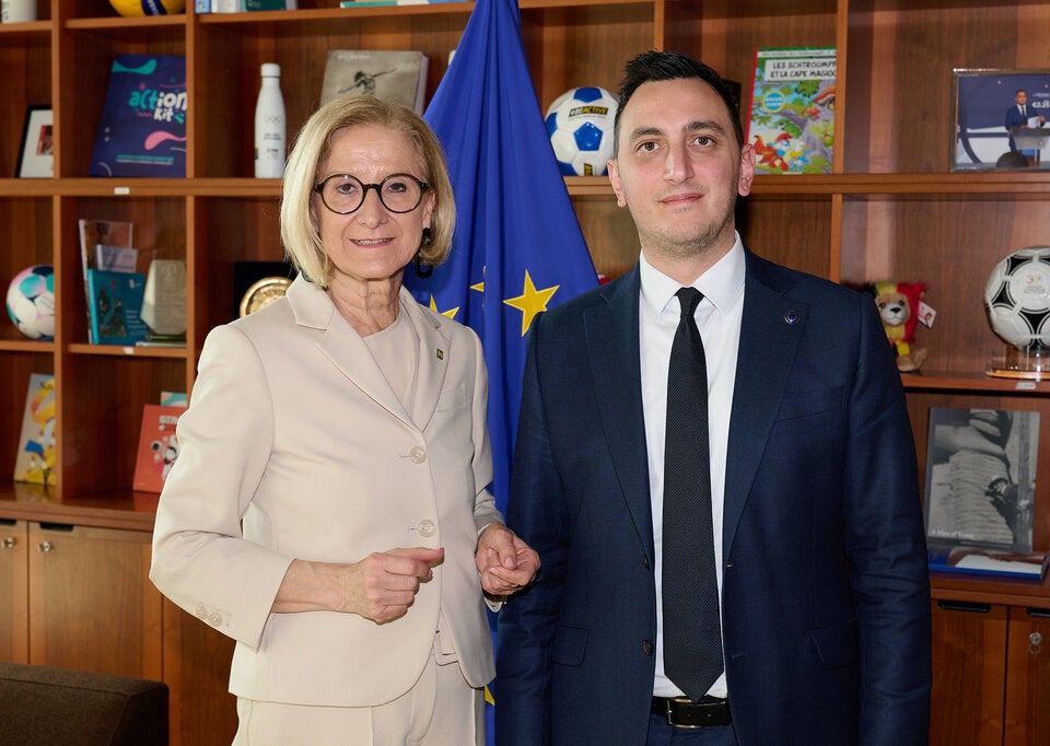 Landeshauptfrau Johanna Mikl-Leitner sprach mit EU-Kommissar Glenn Micallef über ein Social-Media-Verbot für Jugendliche. 