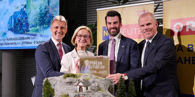 Bei der Siegesfeier f&uuml;r den ersten Platz der Mariazellerbahn bei der ORF-Show &bdquo;9 Pl&auml;tze, 9 Sch&auml;tze&ldquo; im Landesstudio St. P&ouml;lten (v.l.n.r.): Wolfgang Schroll (CEO N&Ouml;VOG), Landeshauptfrau Johanna Mikl-Leitner, Verkehrslandesrat LH-Stellvertreter Udo Landbauer und Michael Hasen&ouml;hrl, CFO N&Ouml;VOG.&nbsp;