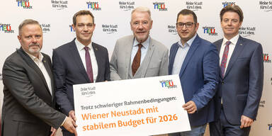 Zweiter Vizeb&uuml;rgermeister LAbg. Rainer Spenger, Finanzstadtrat Philipp Gruber, B&uuml;rgermeister Klaus Schneeberger, Stadtrat LAbg. Philipp Gerstenmayer und Finanzdirektor Christian M&uuml;rkl&nbsp;