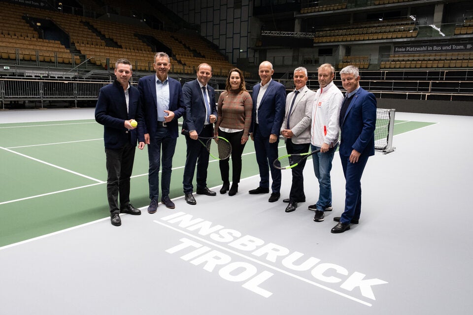 Von links nach rechts: Florian Phleps (Geschäftsführer Tirol Werbung), Georg Willi (Bürgermeister von Innsbruck), Josef Geisler (Landeshauptmann-Stellvertreter und Sportlandesrat von Tirol), Tanja Knob (Head of Marketing & Communication Innsbruck Tourismus), Herwig Straka (Davis-Cup-Veranstalter und CEO e|motion group), Markus Winkler (Regionaldirektor für Tirol und Vorarlberg der Generali Versicherung AG), Stefan Koubek (ÖTV-Davis-Cup-Kapitän) und Thomas Schweda (ÖTV-Geschäftsführer)
