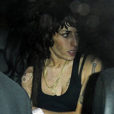 Amy Winehouse: Abgemagert und voll drauf