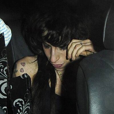 Amy Winehouse: Abgemagert und voll drauf