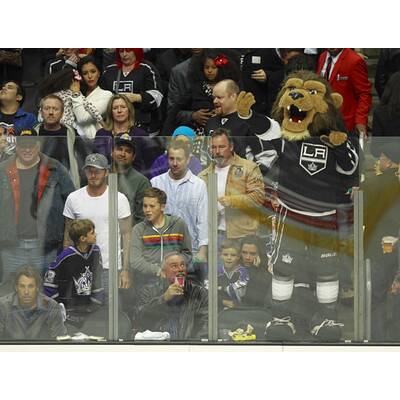 Victoria Beckham: Mit ihren Männern beim Eishockey