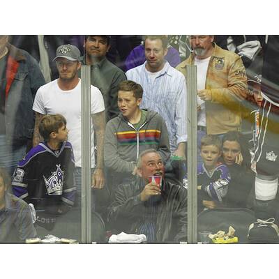 Victoria Beckham: Mit ihren Männern beim Eishockey