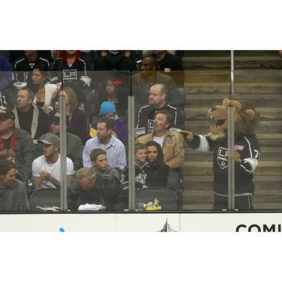 Victoria Beckham: Mit ihren Männern beim Eishockey