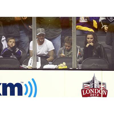 Victoria Beckham: Mit ihren Männern beim Eishockey