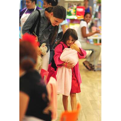 Suri Cruise & Katie Holmes gehen Puppen shoppen 