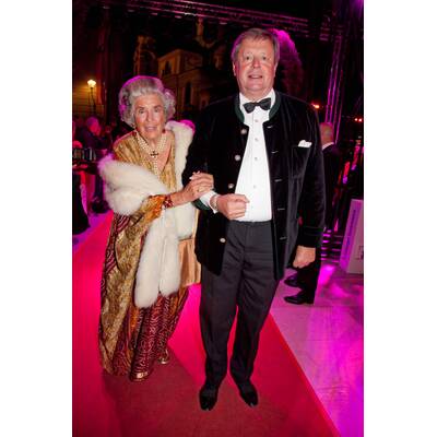 Fürstin Manni zu Sayn-Wittgenstein-Sayn mit Sohn Prinz Peter zu Sayn-Wittgenstein-Sayn