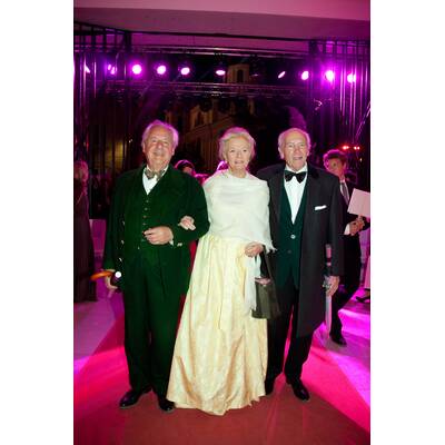 Fürstin Manni zu Sayn-Wittgenstein-Sayn mit Sohn Prinz Peter zu Sayn-Wittgenstein-Sayn