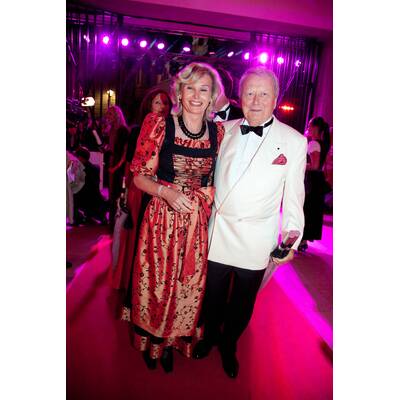 Fürstin Manni zu Sayn-Wittgenstein-Sayn mit Sohn Prinz Peter zu Sayn-Wittgenstein-Sayn