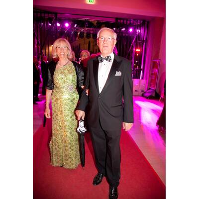 Fürstin Manni zu Sayn-Wittgenstein-Sayn mit Sohn Prinz Peter zu Sayn-Wittgenstein-Sayn