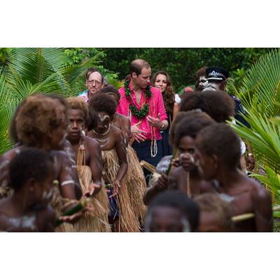 Herzogin Kate reagiert beschämt auf blanke Brüste