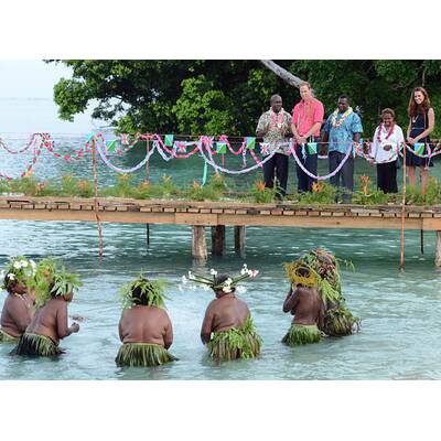Herzogin Kate reagiert beschämt auf blanke Brüste
