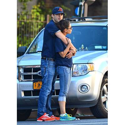 Ashton Kutcher & Mila Kunis zeigen ihre Liebe