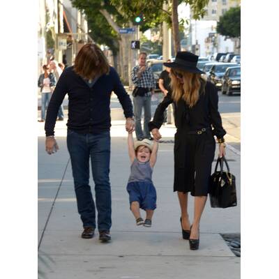 Rachel Zoe trägt Sohn mit Mega-High-Heels durch L.A