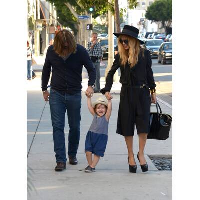 Rachel Zoe trägt Sohn mit Mega-High-Heels durch L.A