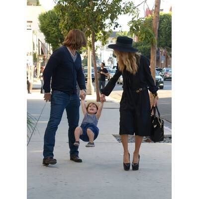 Rachel Zoe trägt Sohn mit Mega-High-Heels durch L.A
