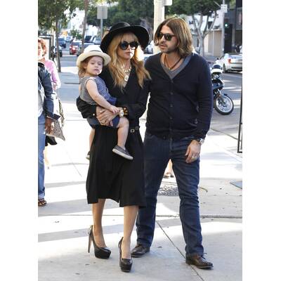 Rachel Zoe trägt Sohn mit Mega-High-Heels durch L.A