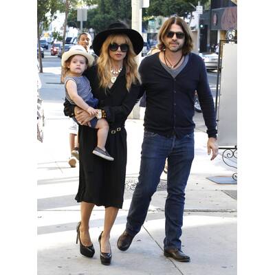 Rachel Zoe trägt Sohn mit Mega-High-Heels durch L.A