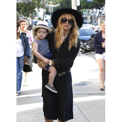 Rachel Zoe trägt Sohn mit Mega-High-Heels durch L.A