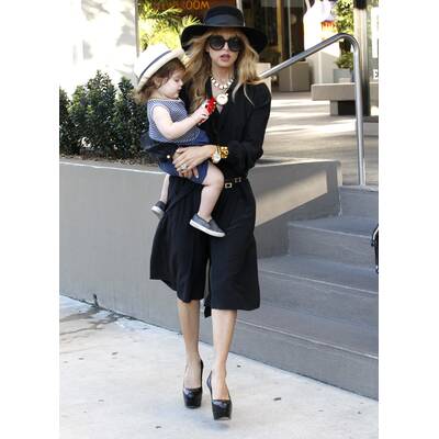 Rachel Zoe trägt Sohn mit Mega-High-Heels durch L.A