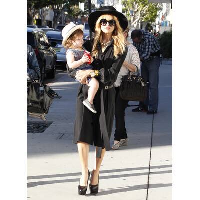 Rachel Zoe trägt Sohn mit Mega-High-Heels durch L.A