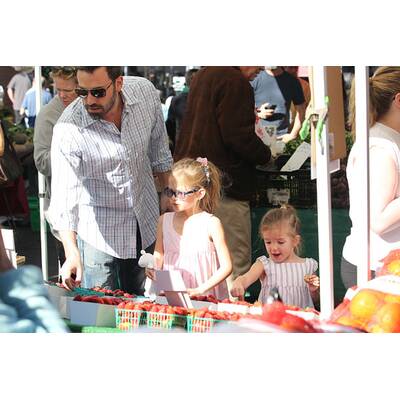 Ben Affleck und seine Violet und Seraphina besuchen den Bauern-Mark