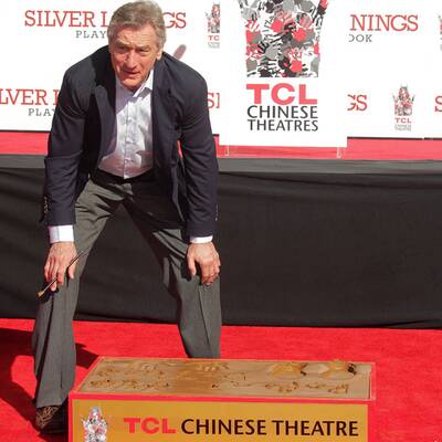 Robert de Niro hinterließ Abdrücke vor Grauman's Chinese Theatre 