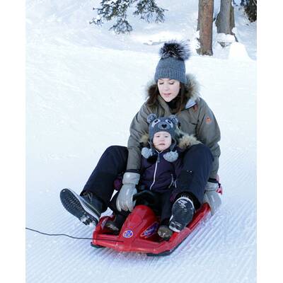 Prinzessin Mary beim Rodeln