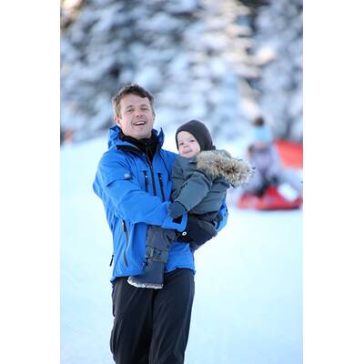 Prinzessin Mary beim Rodeln